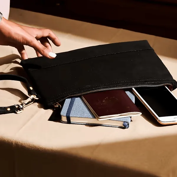 Petite Pochette